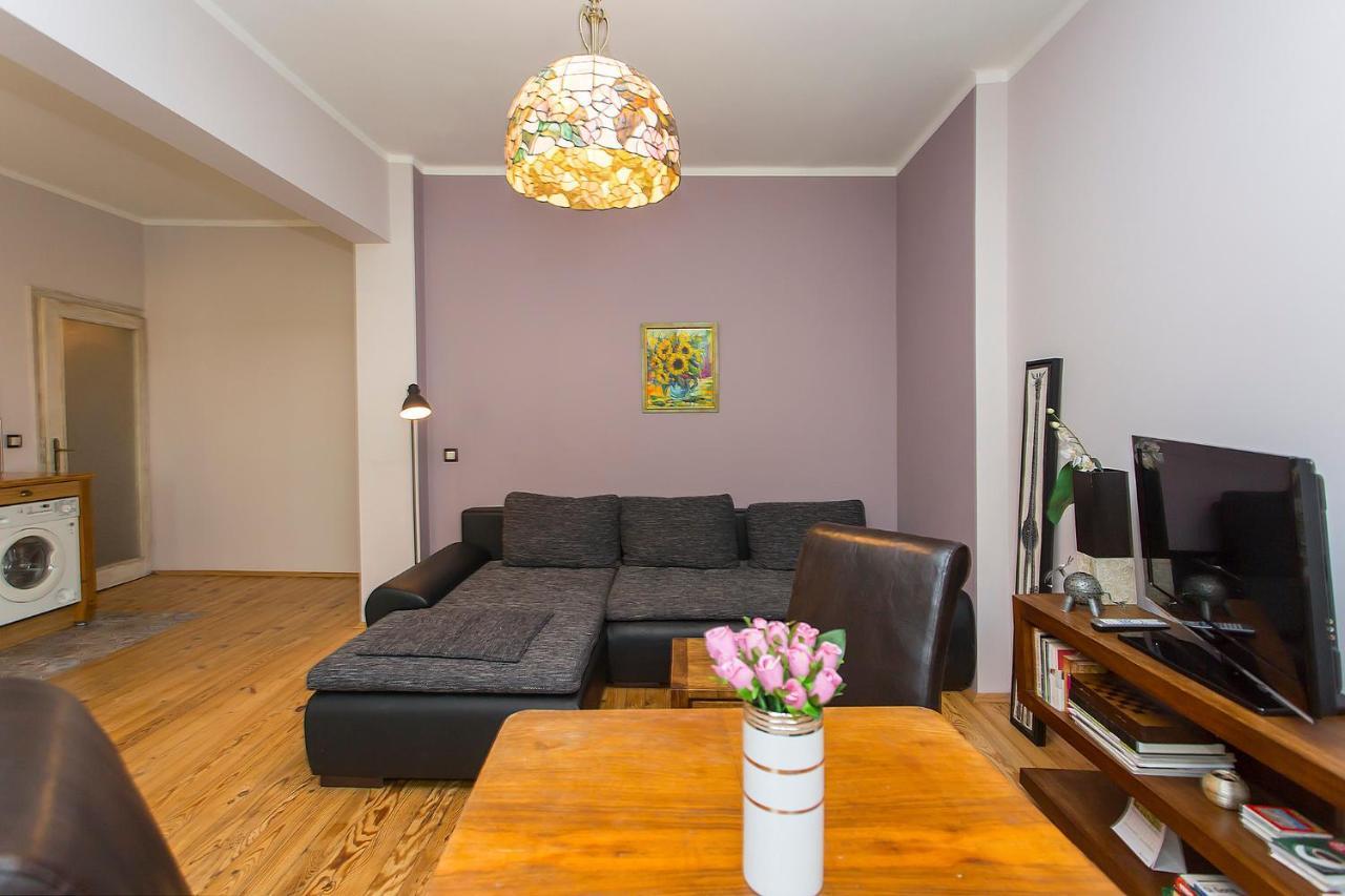 Colorful 2Bdr Apartment In The City Center ソフィア エクステリア 写真