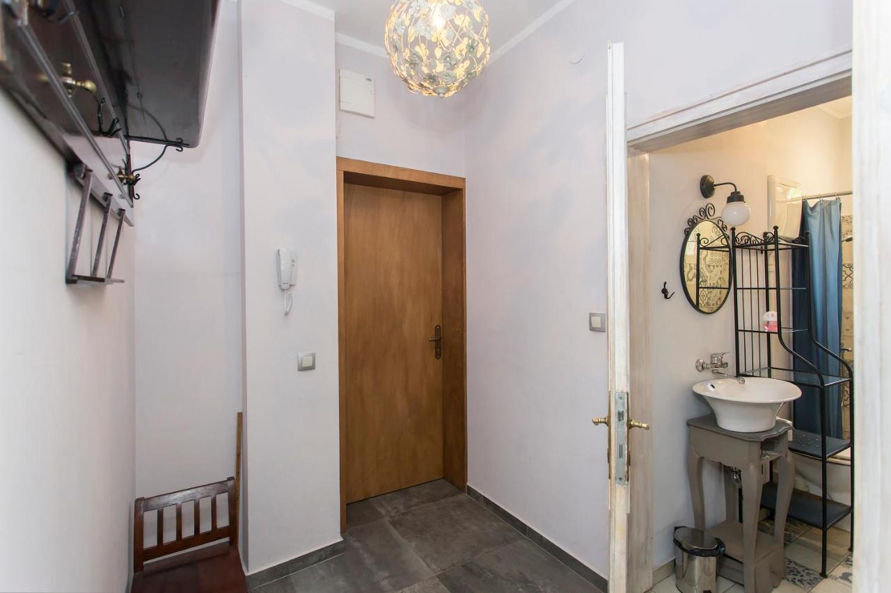 Colorful 2Bdr Apartment In The City Center ソフィア エクステリア 写真